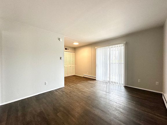 5th image of 9959 Chateau Roi Ct