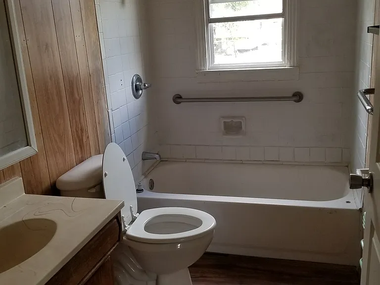 4607 Preston St — Photo 7