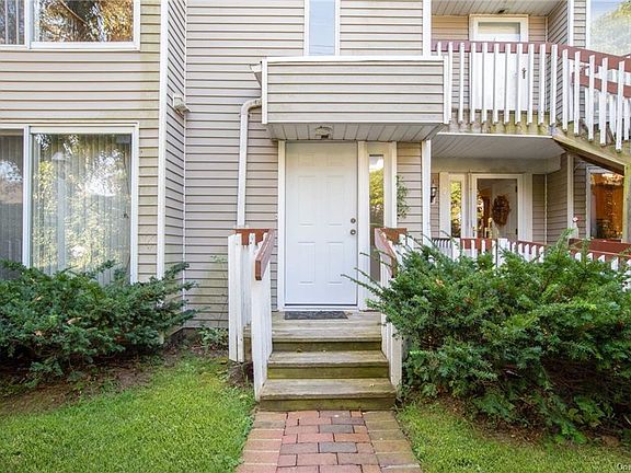 2nd image of 5 Leeward Ln #24