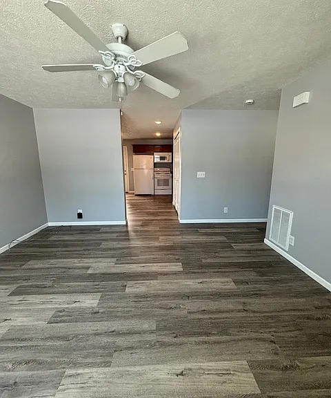 911 N Riverside Dr #7 — Photo 17