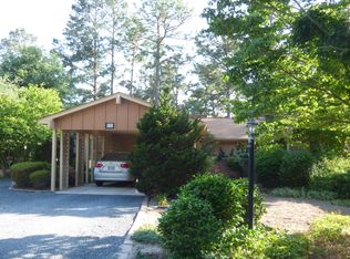 910 Satinwood Ct, Southern Pines, NC 28387