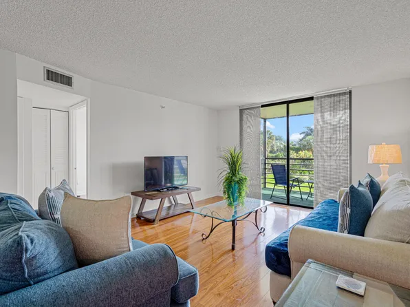 900 Saint Charles Place #221, Pembroke Pines, FL 33026
