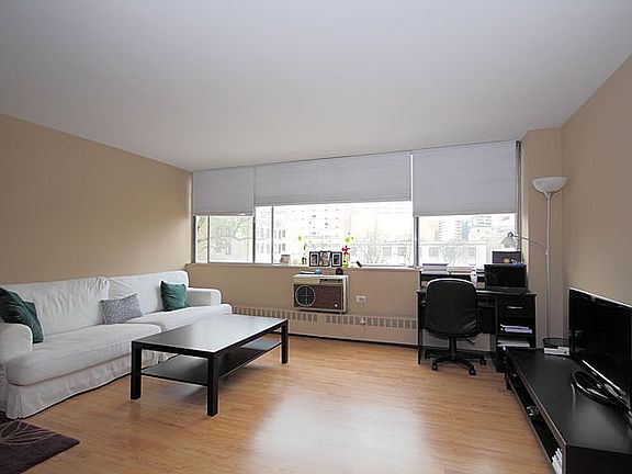 5th image of 1516 Hinman Ave APT 308