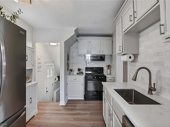 4th image of 2088 Elmwood Ave
