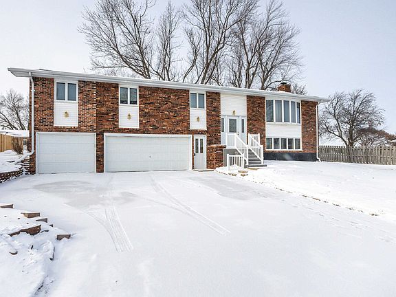 2nd image of 951 Parkview Dr
