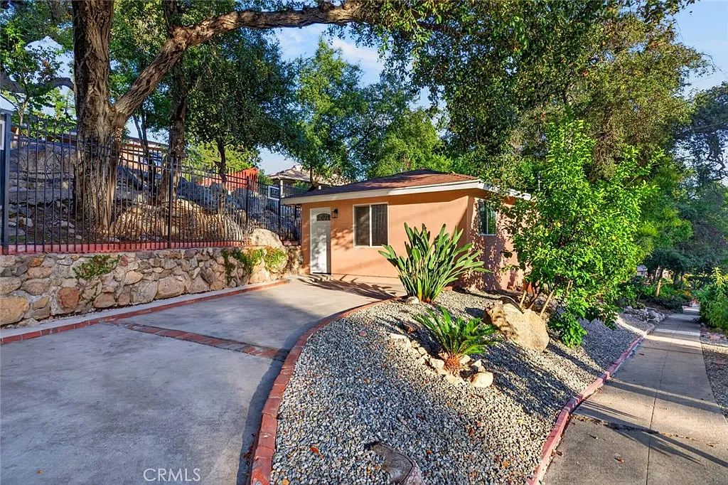 1 bed, 500 sqft, $2,500 — Photo 1