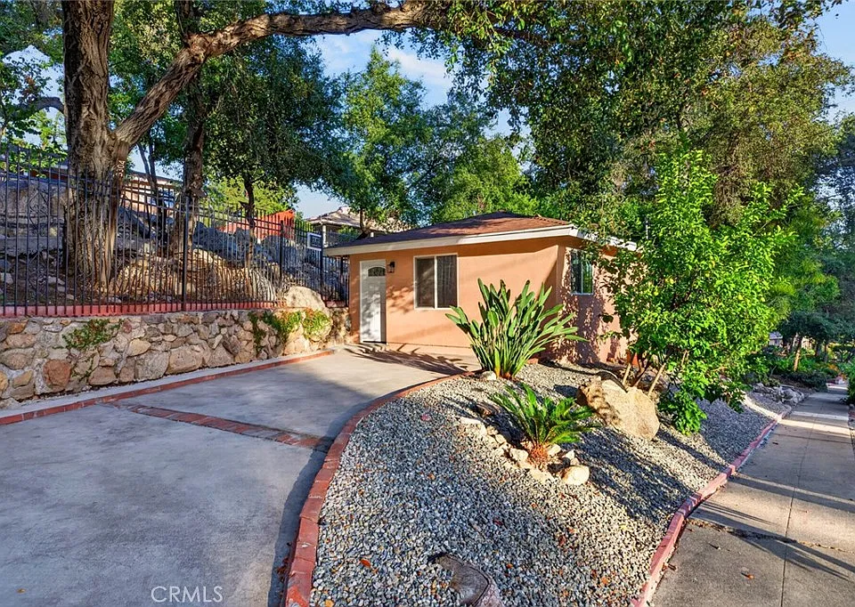 3302 Crestford Dr