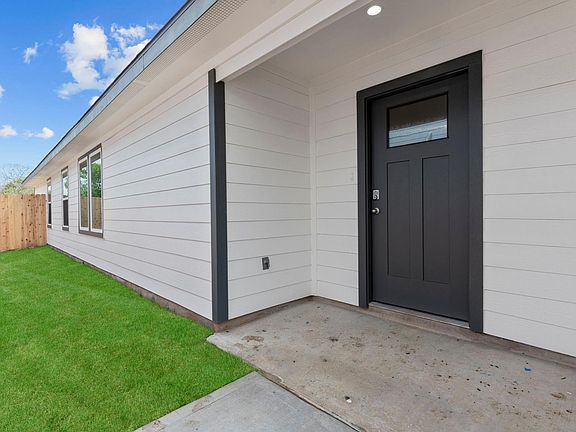 3rd image of 2618 Magnolia Meadow Ln
