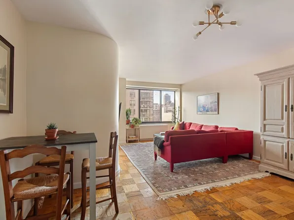 1441 Third Avenue image 10 of 14