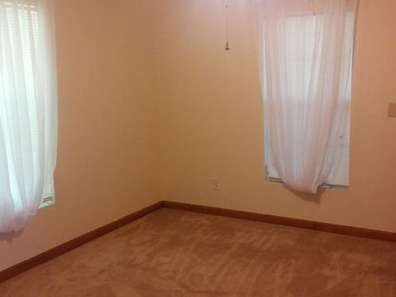 5th image of 708 Banfill St W