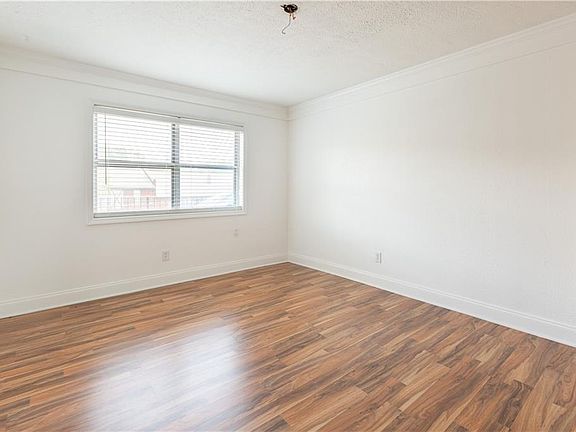 3rd image of 6851 Roswell Rd Unit B15