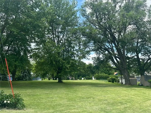 Laramie St, Colfax, IA 50054