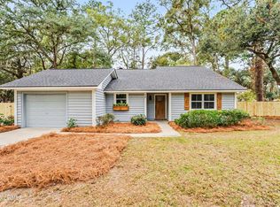 10 Chesterfield Lake Dr, Beaufort, SC 29906