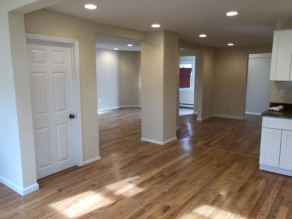 2nd image of 25 Cottage Ct