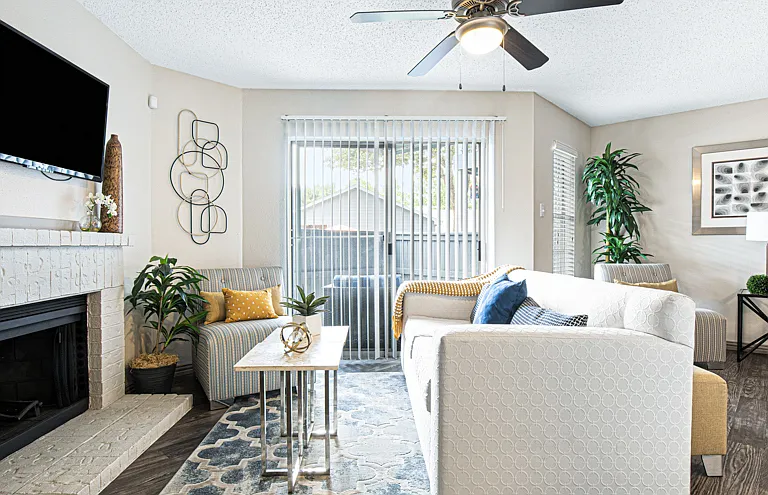 Oaks of Lewisville Apartments — Photo 5