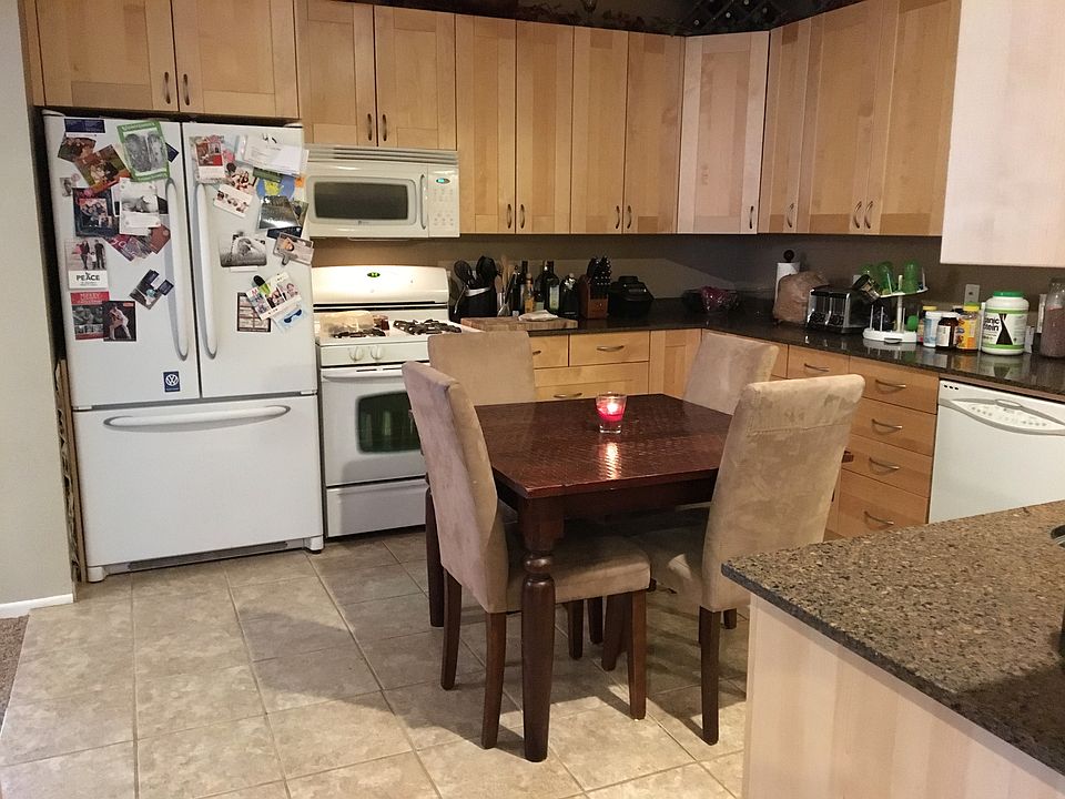 Dine in Kitchen