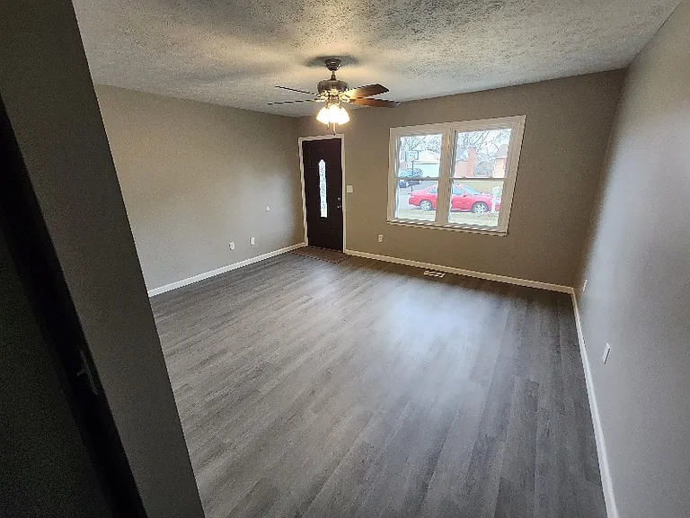 1146 Morris Ave — Photo 7