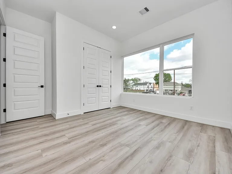 2408 Lorraine St — Photo 32