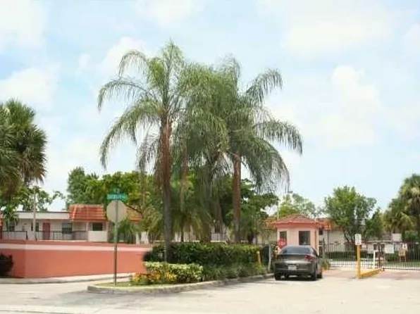 861 NE 207th Ter, Miami, FL 33179