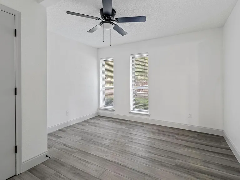 2404 Kentfield Ln — Photo 12