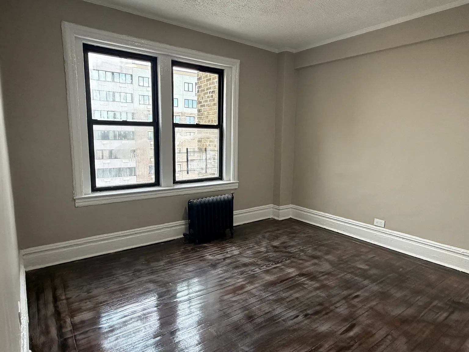 156 S Harrison St — Photo 2