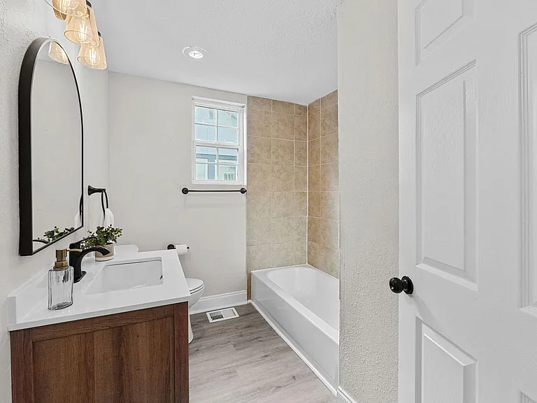 1307 Beman St — Photo 15