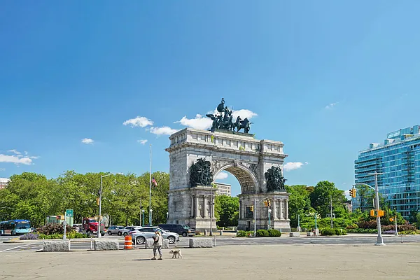 Sold by Avenue Sotheby's International Realty | media 11