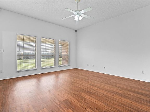4th image of 9704 Chariot Ave