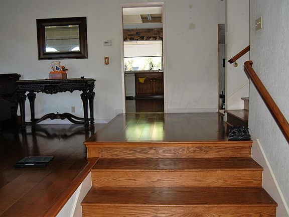 5th image of 3030 Abelia Ct