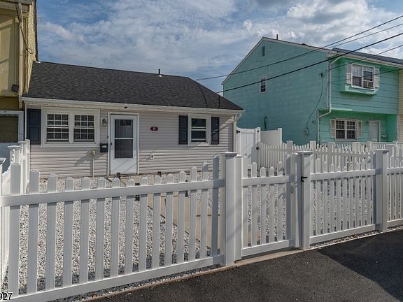 3rd image of 30 Warren St