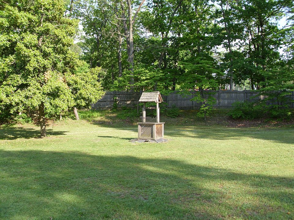 2nd image of 9 Fern Cir