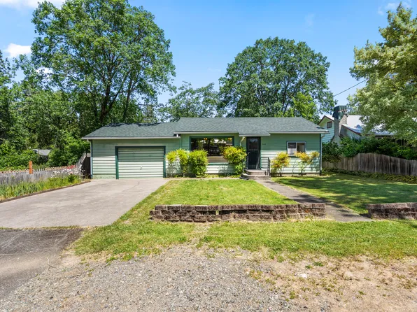 204 W Palmer St, Cave Junction, OR 97523