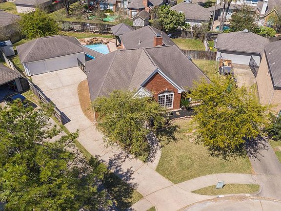 This aerial shows an extended driveway that expands larger towards the 3 car detached garage! A unique find with a one-story home! This home's proximity to walking paths that lead to the elementary school and the Fairfield Athletic Center are an adde