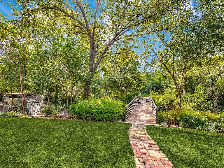 10534 Royal Springs Dr — Photo 12