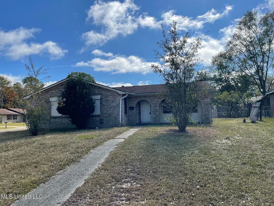 1st image of 801 Shirley Dr