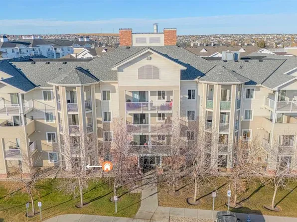 17 S Country Village Bay NE #105, Calgary, AB T3K 5Z3