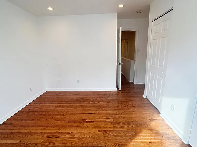 2233 Bonaffon St — Photo 17