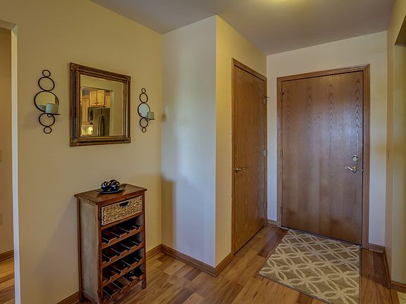 2nd image of 102 Prairie Heights Dr APT 107