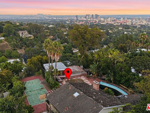 4th image of 860 Linda Flora Dr