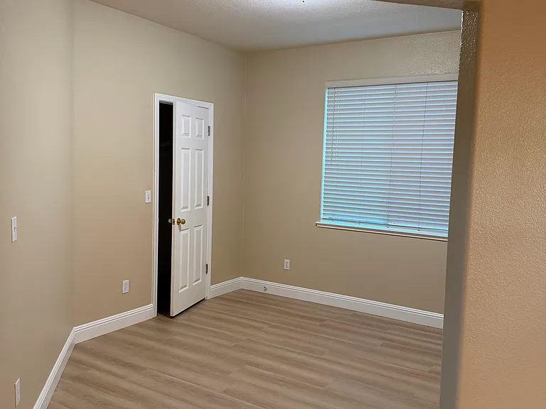 6483 Crestview Cir — Photo 4