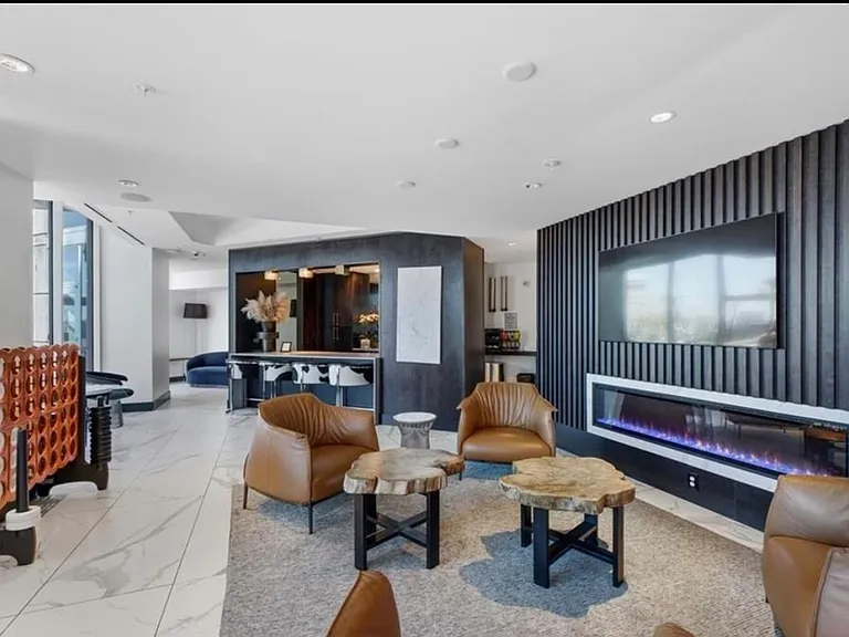 400 W Peachtree St NW — Photo 13