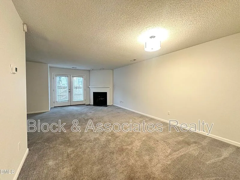 3 bed, 2.5 bath, $1,795 — Photo 4