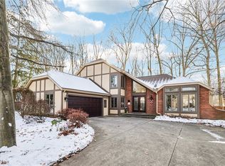 25775 Briarwood Ct, Westlake, OH 44145