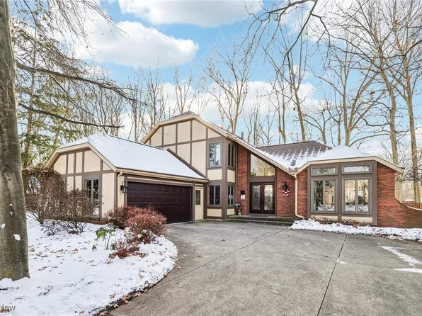 25775 Briarwood Ct, Westlake, OH 44145