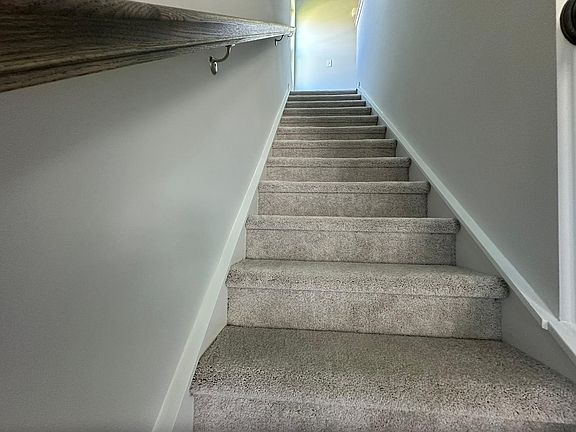 3rd image of 5873 Woodlawn Dr