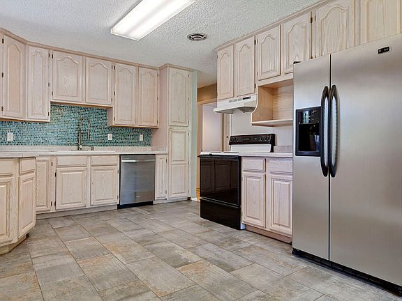 2nd image of 1215 N Capistrano Dr