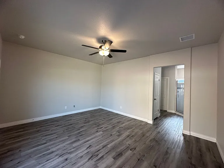 2743 Chambers Ave — Photo 34