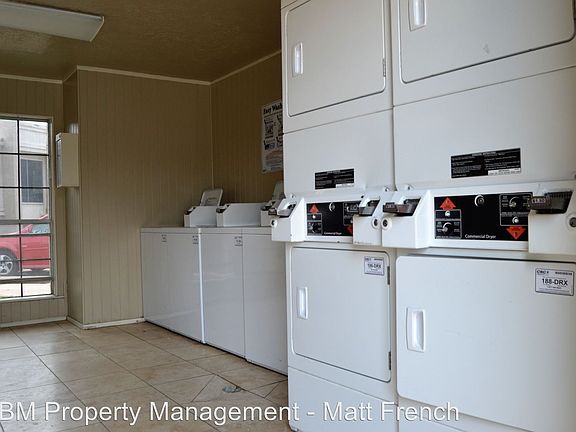 3rd image of 2401 Yorkstown Dr APT 211