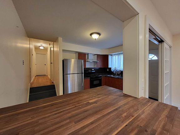 3rd image of 52 Radford St Floor 1