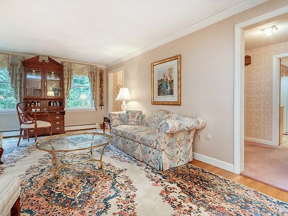 5th image of 46 Briarwood Dr